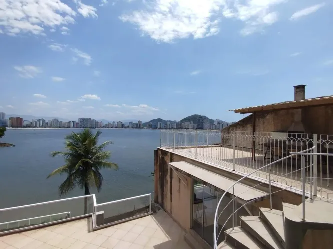 Casa de Alto Padrão Frente Mar no Parque Prainha, São Vicente  Luxo e Exclusividade