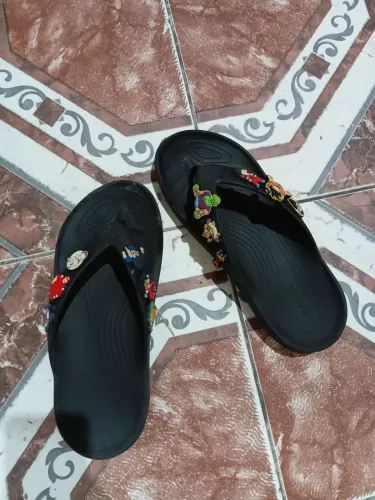 Vendo esta crocs original em perfeito estado mais informações no cntt *78