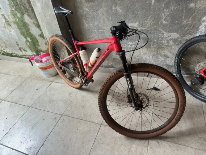 2 Caloi Uma Evo e a outra Elite