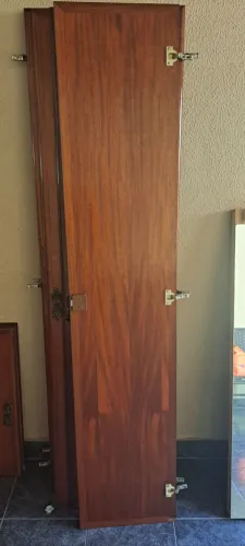 Porta guarda roupa madeira