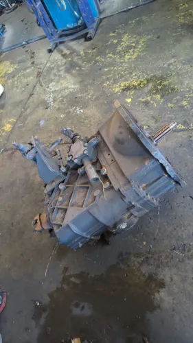 Câmbio marcha do Mercedes bens, modelo 1620 ZF ano 2002..valor a base de troca.