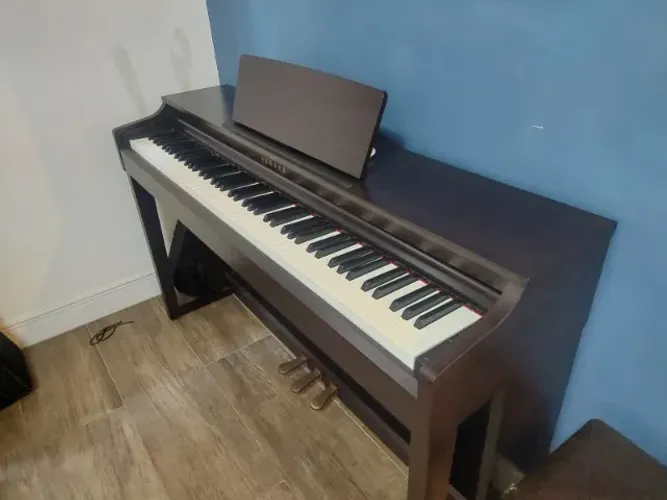 Piano Digital Yamaha_Clavinova CLP-525