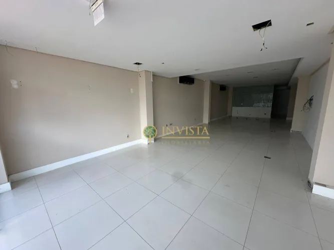 Sala comercial com 120m² - Locação no bairro Saco Grande.