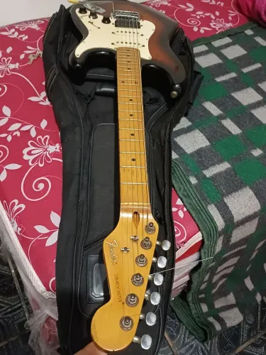 Guitarra stratocaster southern cross