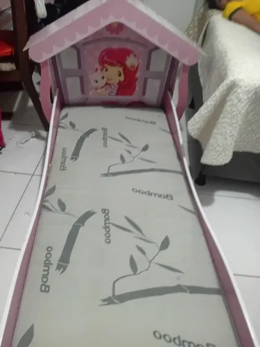 Cama e colchão infantil