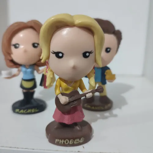 Trio Friends bobs Rachel, Phoebe e Chandler 