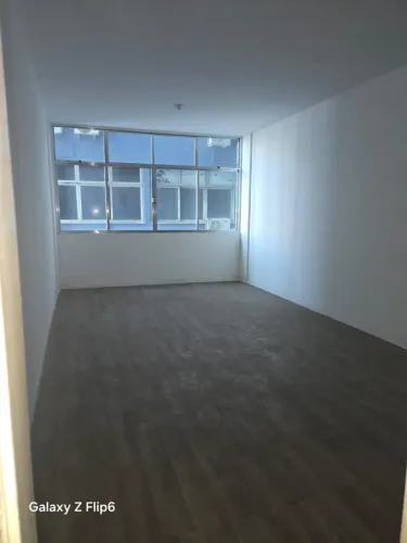 Aluguel: Sala Comercial 28m² no Centro de Niterói Ponto Estratégico