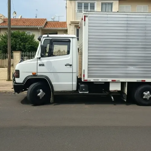 Frete em caminhão baú para mudanças em Feitosa, Ponta Verde e Serraria!
