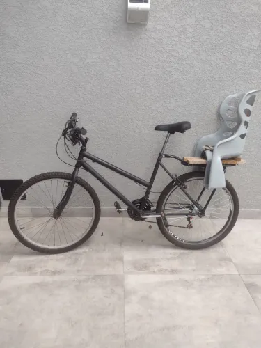 Cadeirinha e Bicicleta de marchas com cadeirinha