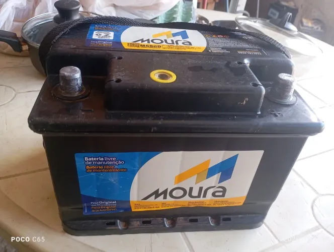 Vende se bateria Moura.