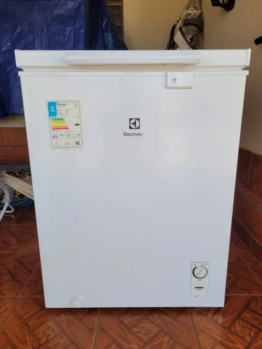 Freezer Electrolux 143L HE150
