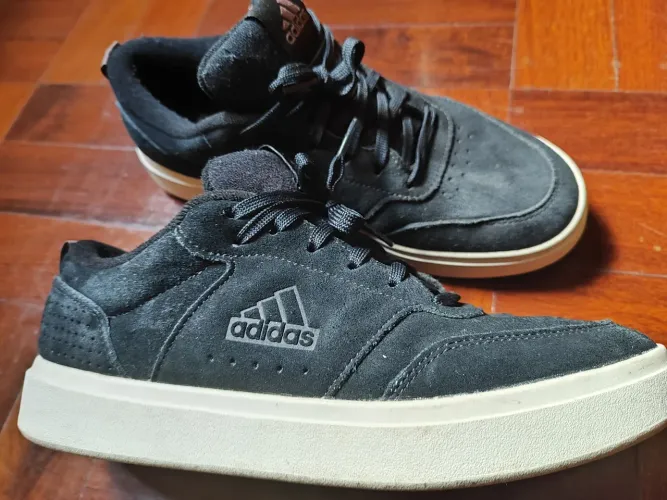 Tênis Adidas e tênis fila