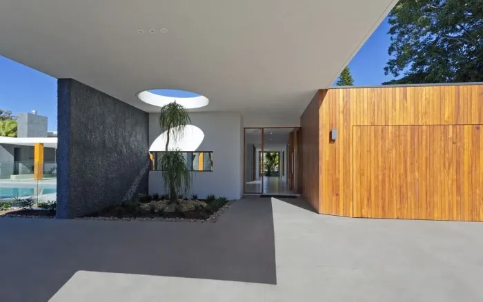 PORCELANATO/PISO DELTA BARCELONA PLATA 84x84 RETIFICADO