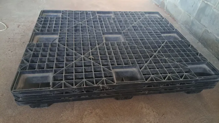 Vendo pallets plástico 