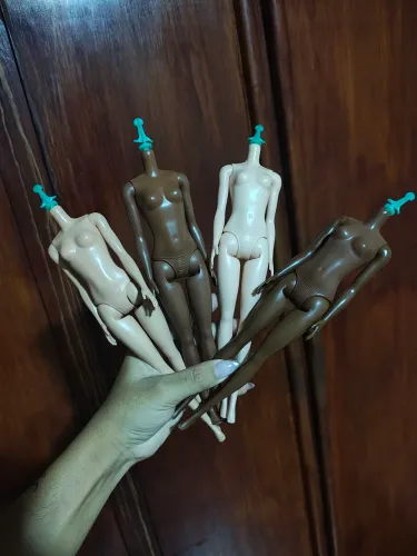 LOTE 4 CORPOS BARBIE BUDGET