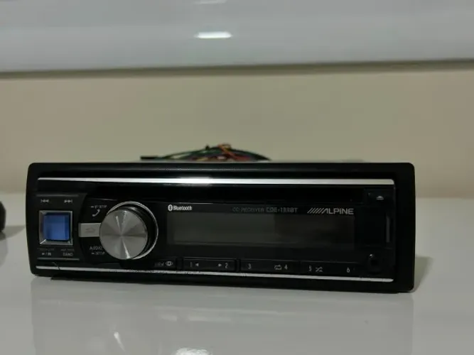 Toca Cd Player Alpine Cde-133bt Bluetooth Usb Auxiliar Som Automotivo