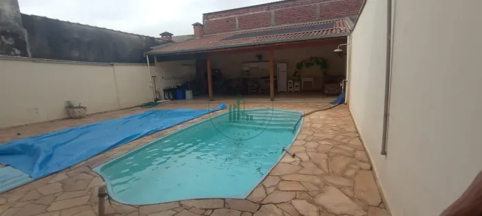 Casa com 4 Dormitórios, Suíte e Piscina