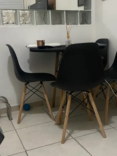 Kit 4 Cadeiras Eiffel Eames Pés De Madeira