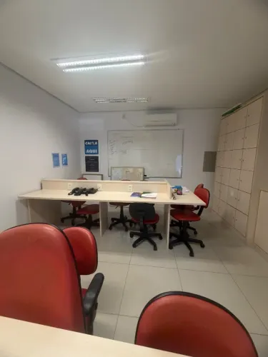 Mesa de trabalho ou tele marketing. 7 lugares medindo 2,70 de comprimento e 1,10 largura