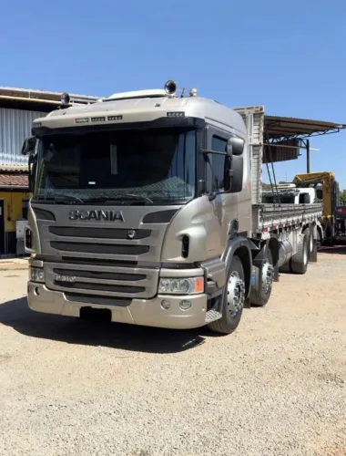 Scania p310 8x2 2016 único dono