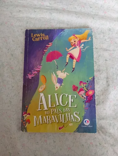 Livros do autor Lewis Garroll, livros da Alice, um livro é r$ 25 os dois eu faço por r$ 40