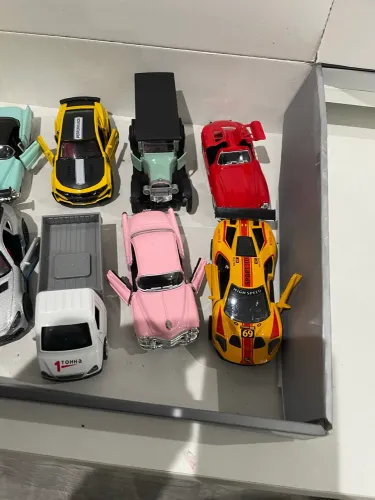 Lote 8 lote de miniaturas 1/32 abre portas tem fricção. Lote conte 12 miniaturas 