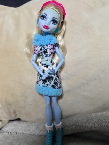 Monster High boneca Abbey Art Class