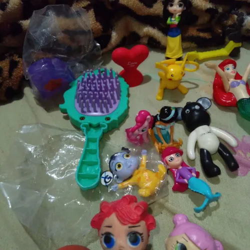 Lote de brinquedos pra menina,escova ariel