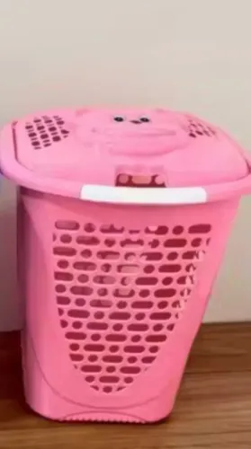 Cesto de roupa para bebê