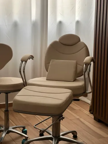 CADEIRA SALÃO MAQUIADORA DESIGN SOBRANCELHAS TATUAGEM RECLINÁVEL