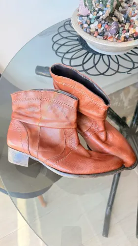 Bota arezzo couro