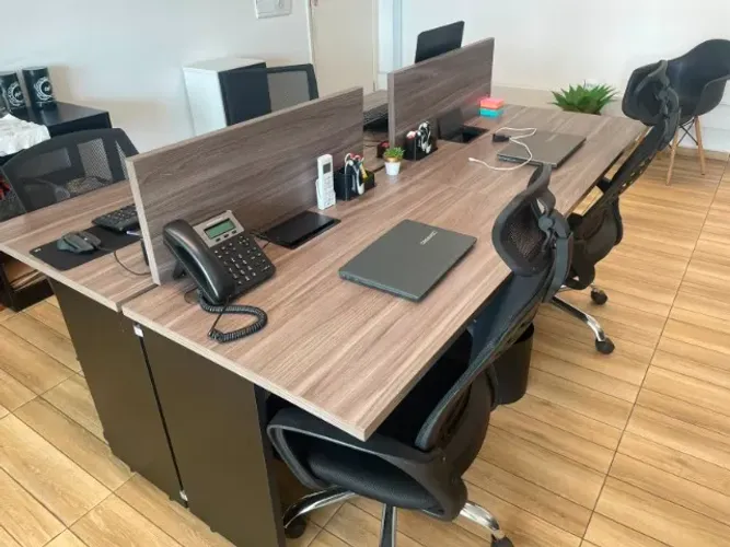 Estacao de Trabalho Escritorio com Divisoria e Passa-Cabo - Guarulhos