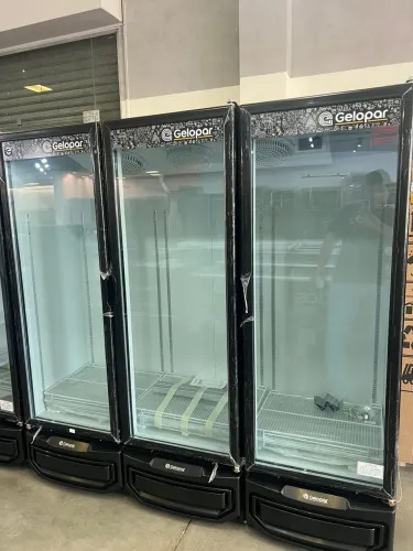 Cerveira expositora 3 portas 1450 litros Gelopar nova pronta entrega 