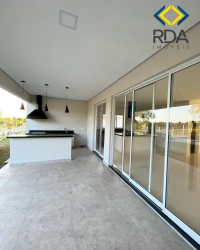 CONDOMÍNIO TERRAS DE ITAICI Casa térrea -Área total:1.000m2 -Área construída:254m2 -3 suít