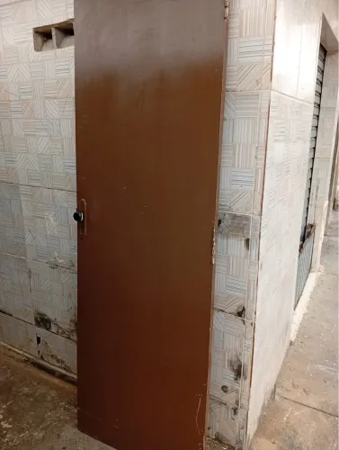 Porta 2,10 x 70 compensado - Seminova