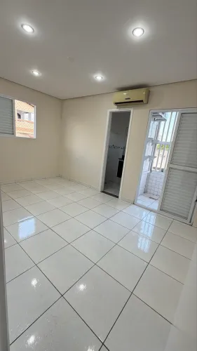Vendo sobrado com suite e sacada todo reformado, 3 banheiros.
