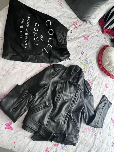 Vendo jaqueta de couro legítimo da Jhon&Jhon original nunca usada na etiqueta