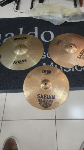 Pratos de bateria
