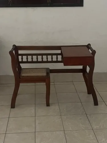 Mesinha de Telefone Antiga