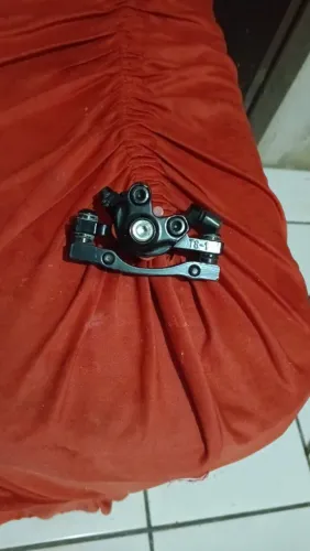 Pinça de freio a disco da frente 