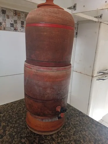 Filtro de barro com torneira