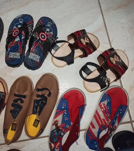 Sandálias e sapatos para bebê e criança