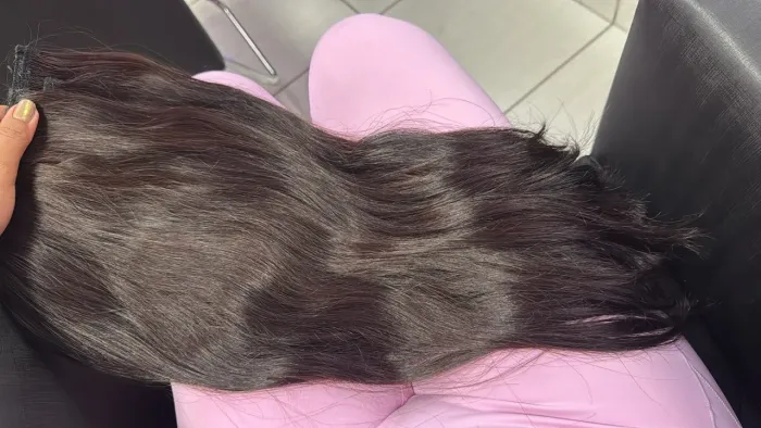 Vende-se mega hair cabelo com pontas cheias 300 gramas 4 telas entrego