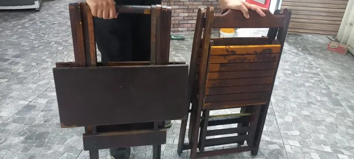 Mesa e cadeiras