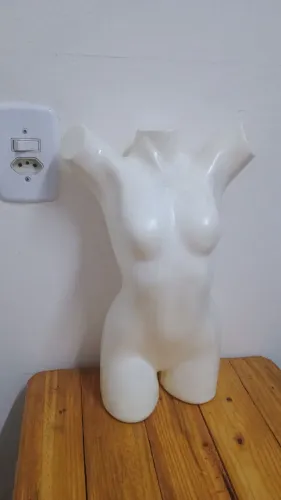 Manequim pequena para sex shop