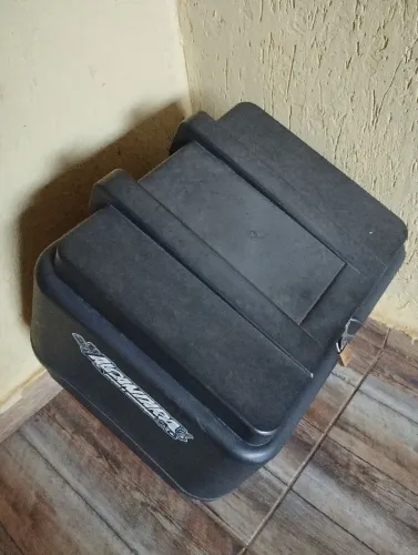 Baú de moto grande... Passamos cartão