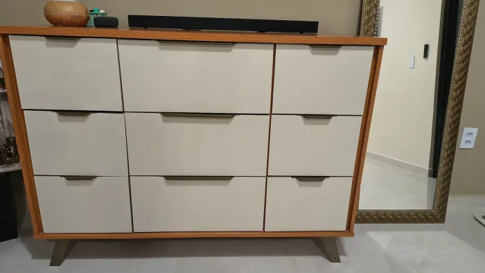 Cômoda 9 gavetas MDF.