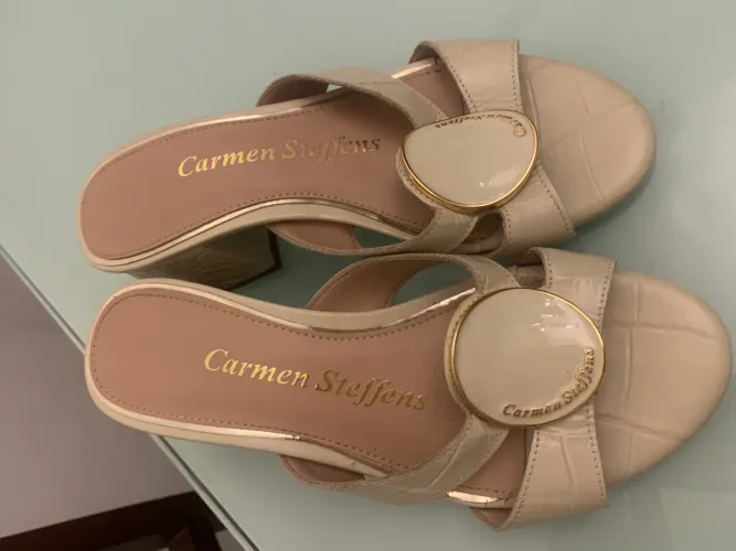 Sandália Carmen Steffens numeração:33