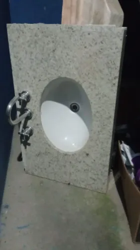 Vende-se essa pia de mármore sem a torneira está em ótimo estado sem nova