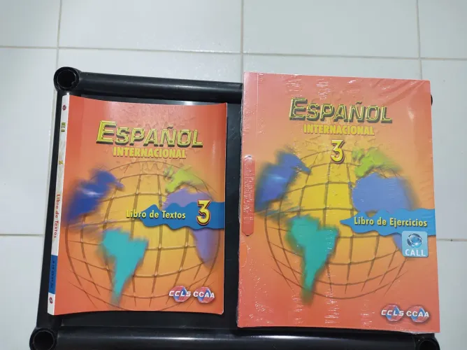 Livros novos de Espanhol 3 CCAA